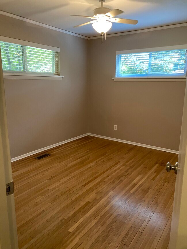 Building Photo - 147 Jewell Rd