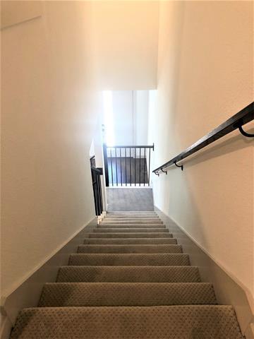 Building Photo - 422 Bonfield Dr