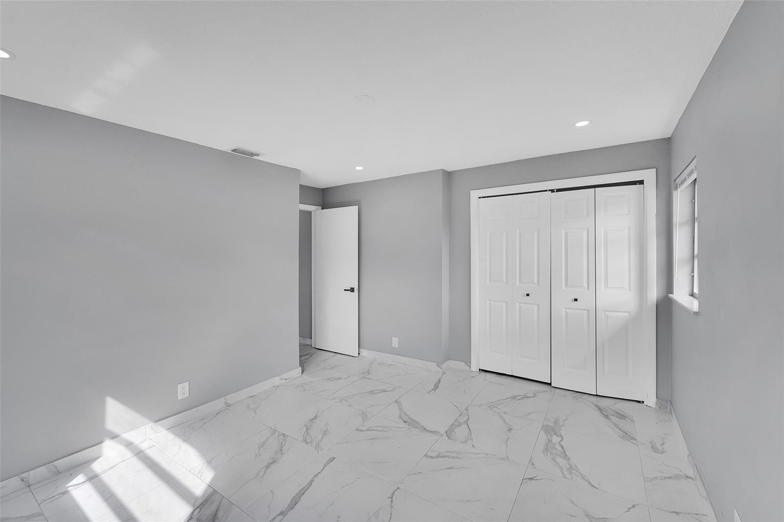 Building Photo - 4681 SW 43rd Ter