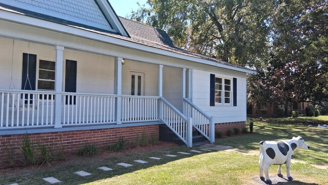 Primary Photo - 180 Main St