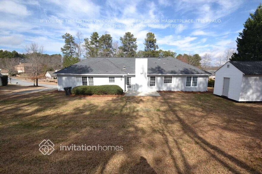 Building Photo - 3061 Lakecrest Dr