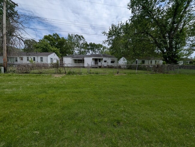 Building Photo - Cute & Cozy on Coburg Lands