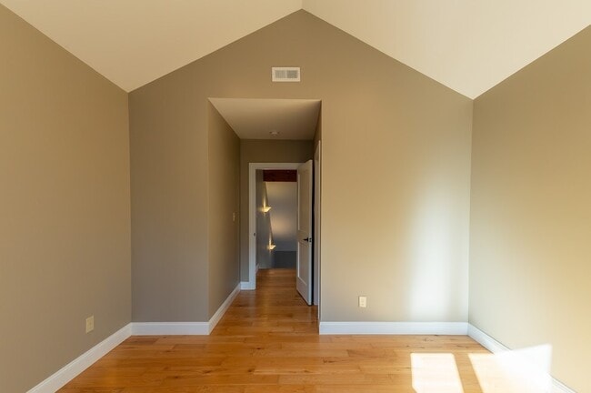 Building Photo - 211 Spicewood Dr