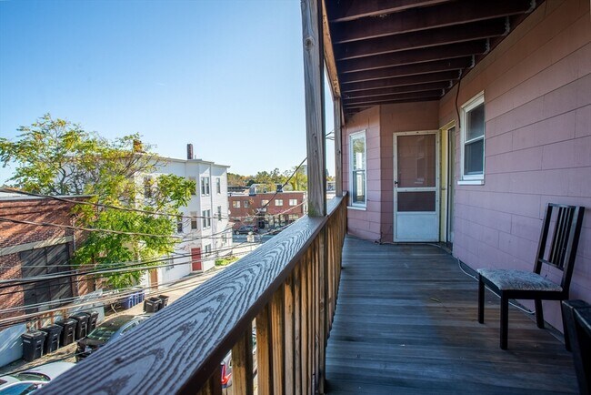 Building Photo - 6 Belmont St