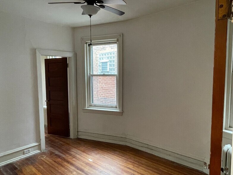 Building Photo - 5853 Ashland Ave