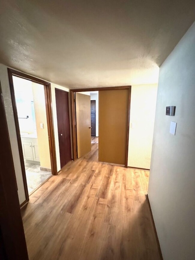 Building Photo - Northwest- 3 bedroom/ 2 bathroom with pool!