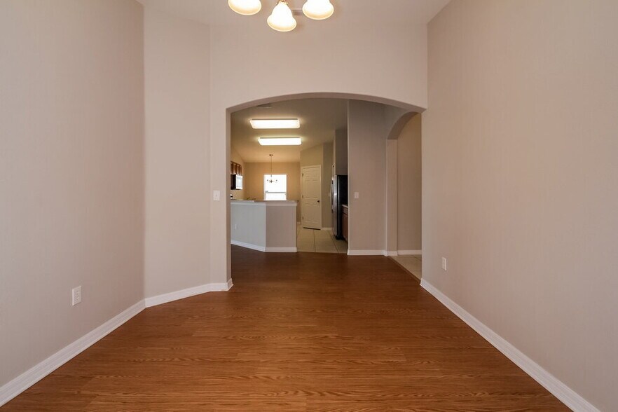 Building Photo - 10620 Shady Preserve Dr