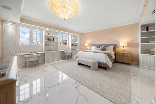 Building Photo - 7471 Fisher Island Dr