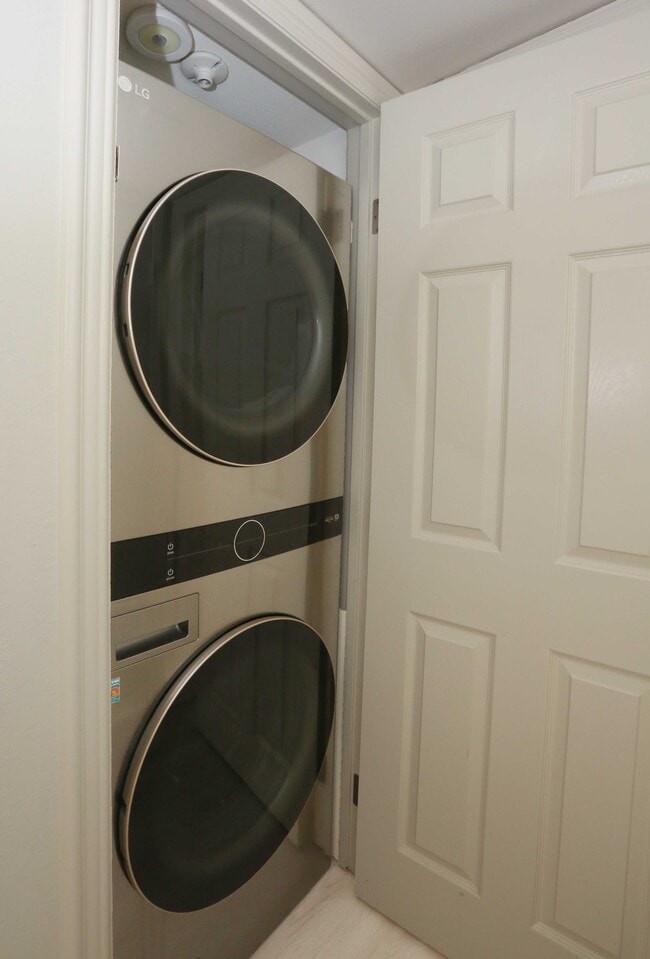 Building Photo - 23903 Del Monte Dr.