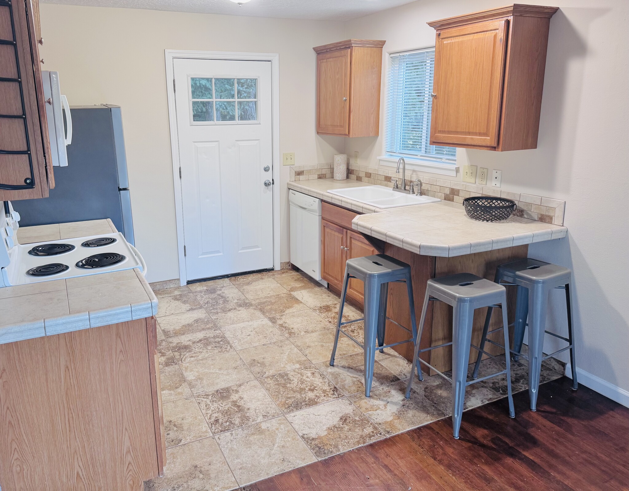 Kitchen - 16670 S Carus Rd