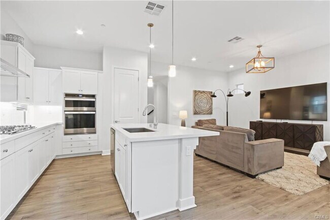 Building Photo - 660 Daniel Freeman Cir