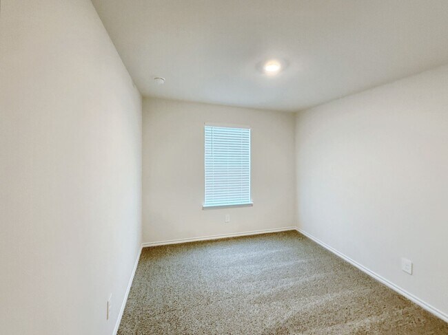Building Photo - 4/2 in Sweetwater Springs Community, Sherman