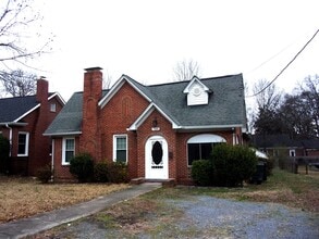 Building Photo - 738 Charlotte Ave