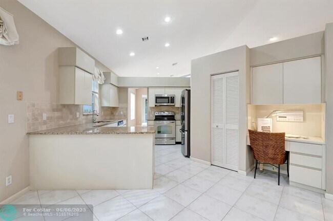 Building Photo - 11081 Springbrook Cir