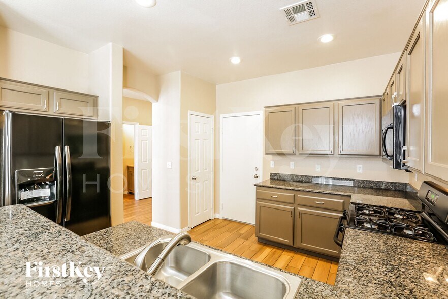 Building Photo - 7872 Juniper Forest St