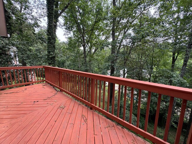 Building Photo - Fantastic 4 Bed 3.5 Bath Townhome With Sun...