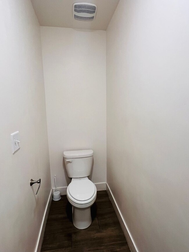 Building Photo - Beautiful new construction town home with ...