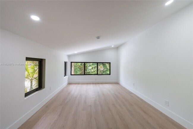Building Photo - 6525 SW 133rd Dr