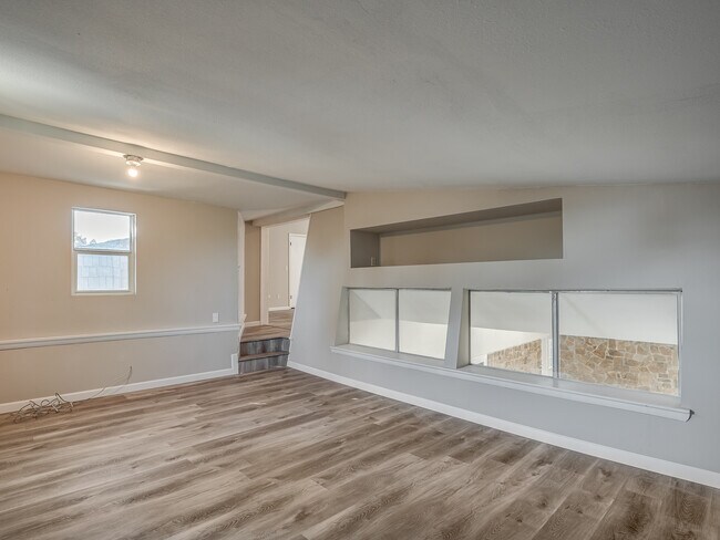 Building Photo - 6409 Miles Ln