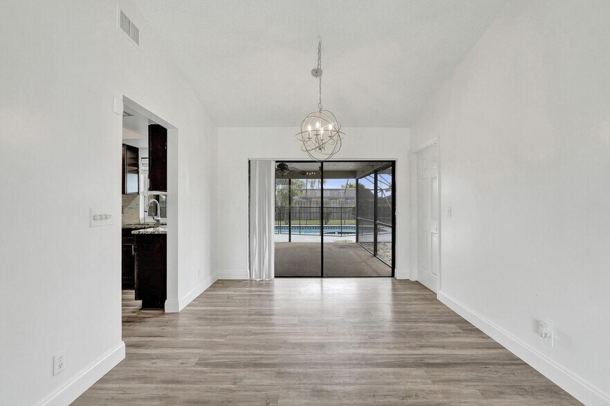 Building Photo - 5127 Woodstone Cir E