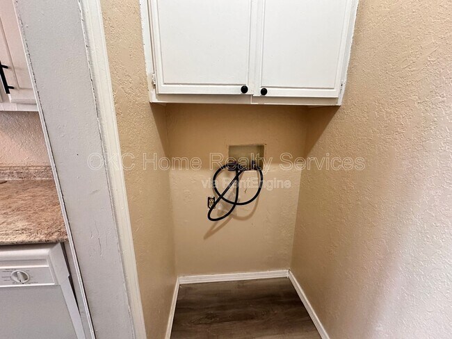 Building Photo - 109 SE 42nd St