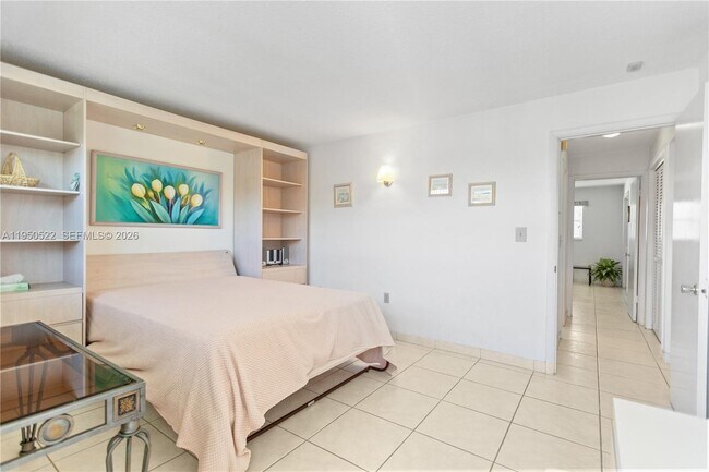 Building Photo - 2200 Diana Dr