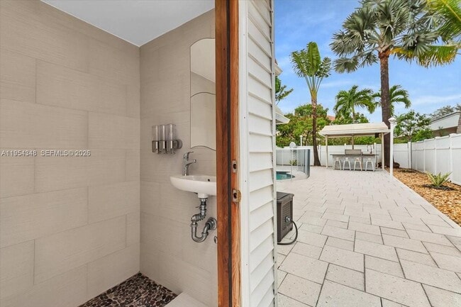 Building Photo - 773 SW 120th Ave