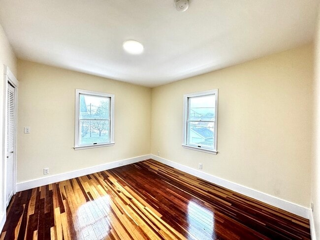 Building Photo - 98 Safford St