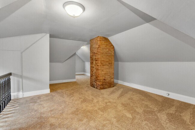 Building Photo - 4 Bed 2 Bath - Newly updated Shadyside home