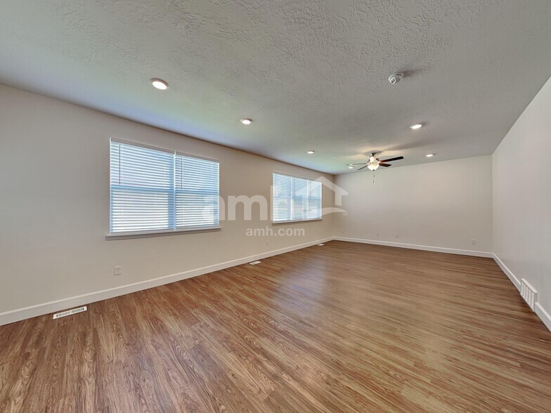 Building Photo - 2325 S Wild Horse Way