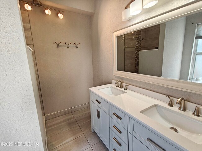 Building Photo - 8971 Rockpond Meadows Dr