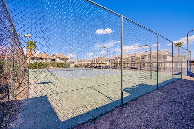 Building Photo - 3749 Carlyle Dr