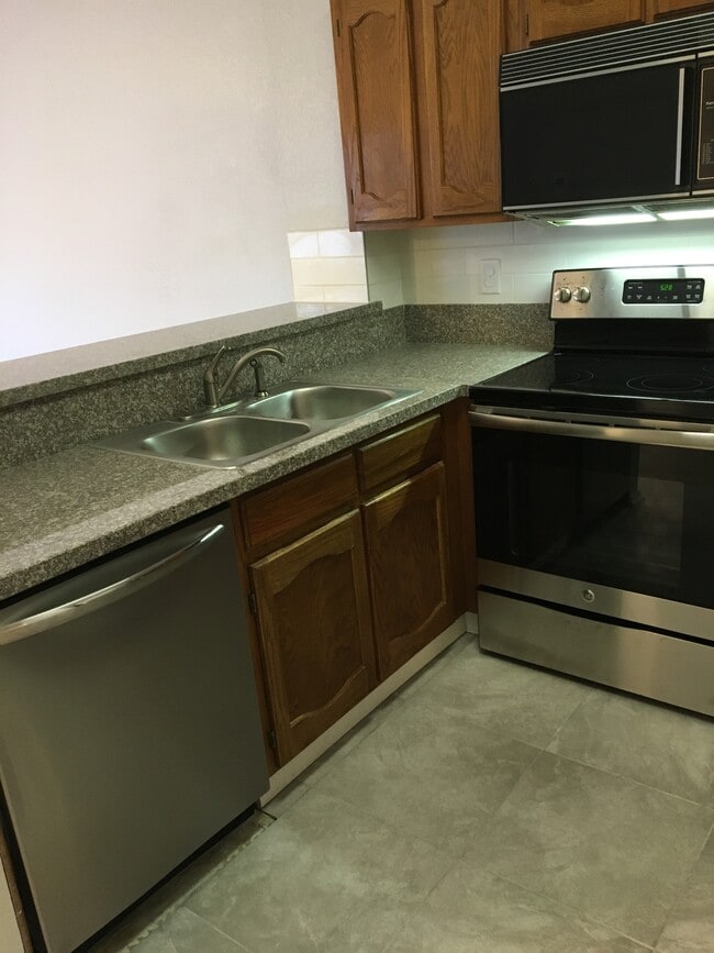 Building Photo - 3117 Sondra Dr