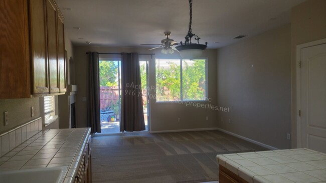 Building Photo - Rocklin Single Story appros 1641 Sq Ft, 3 ...