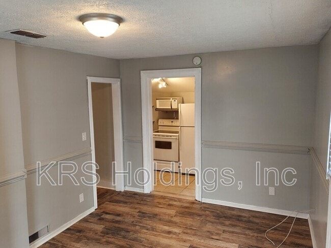 Building Photo - 607 Winthrop St