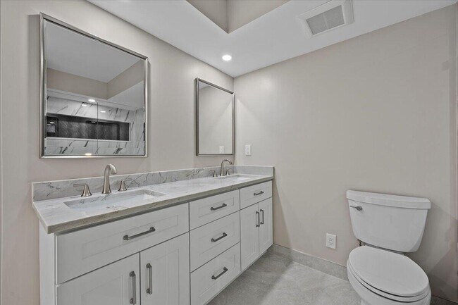 Building Photo - 5540 N Ocean Dr