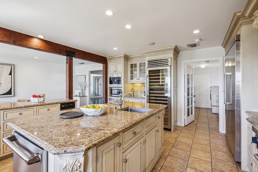 Building Photo - 2411 Mount Olympus Dr