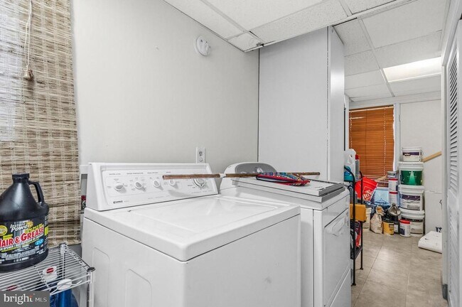 Building Photo - 9416 Holbrook Ln