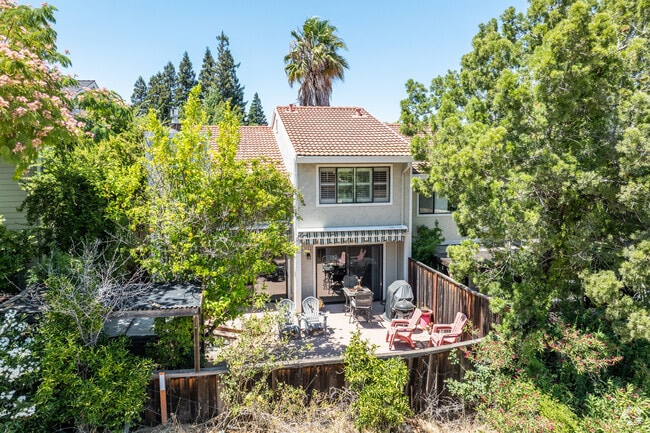 Building Photo - 1446 Quail View Cir