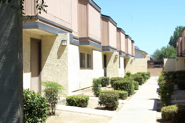 Glenbrook Apartments - Bakersfield, CA | Apartment Finder