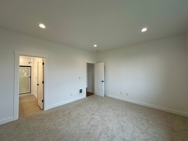 Building Photo - 2075 Bowfin Way