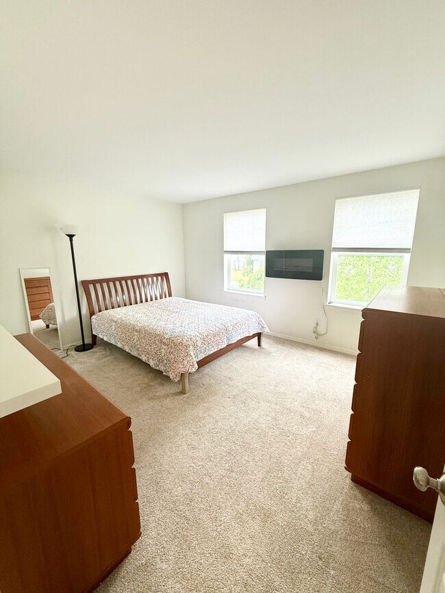 Building Photo - Must-see house in Poulsbo Forest Rock Hill...