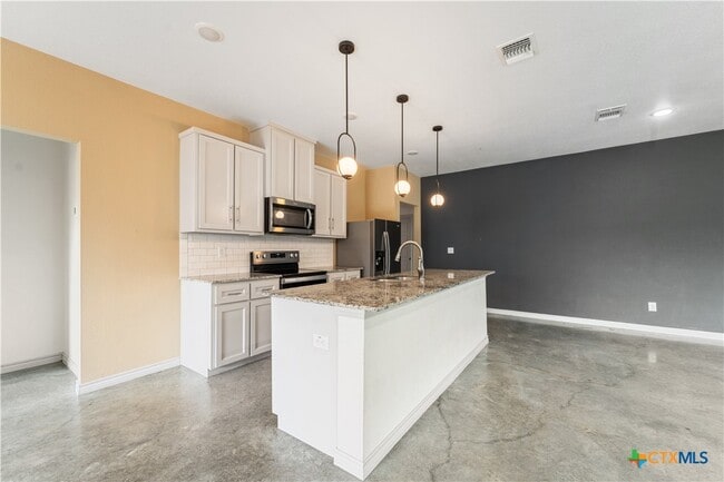 Building Photo - 742 Freedom Cir
