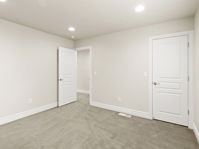 Building Photo - 1319 E Foxmont Ln