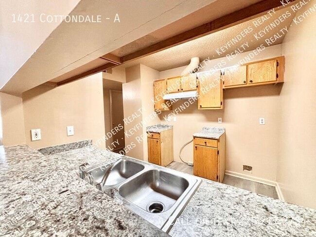 Building Photo - 1421 Cottondale-A