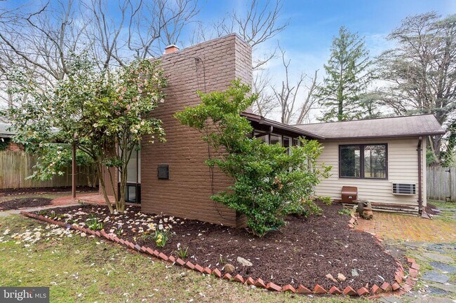 Building Photo - 3315 Pendleton Dr