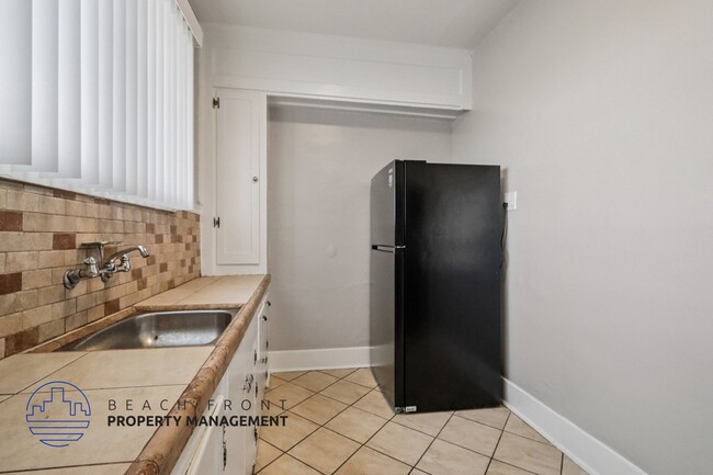 Building Photo - 1141 Pine Ave