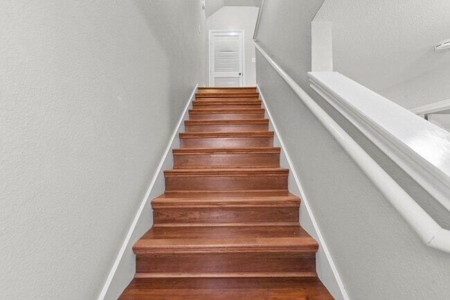 Building Photo - Stylish 2-Bed, 2-Bath Home with Unique Ups...