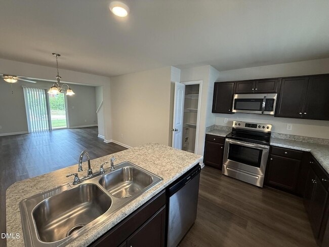 Building Photo - 1063 Peony Ln
