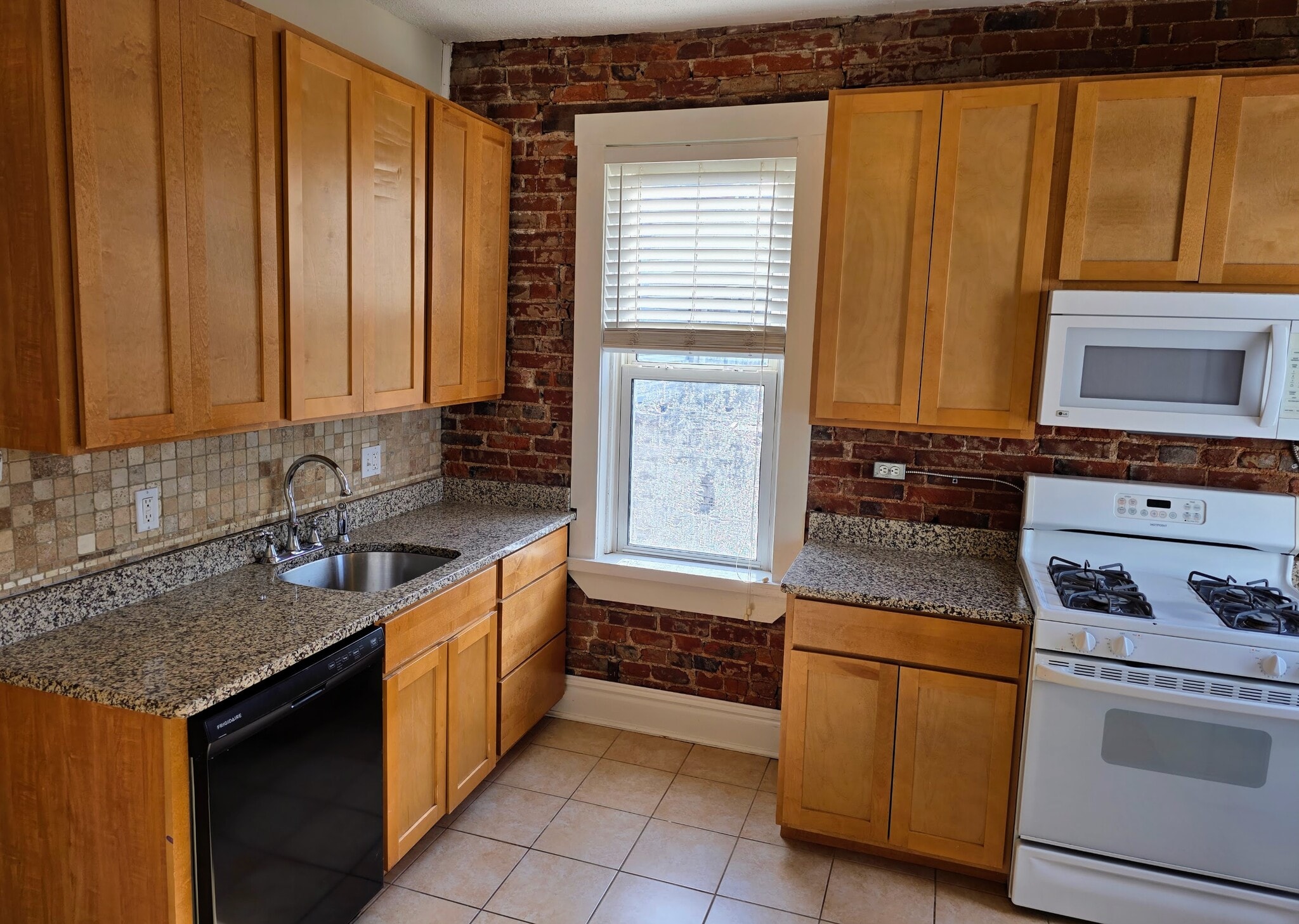 Kitchen - 5229 Lansdowne Ave